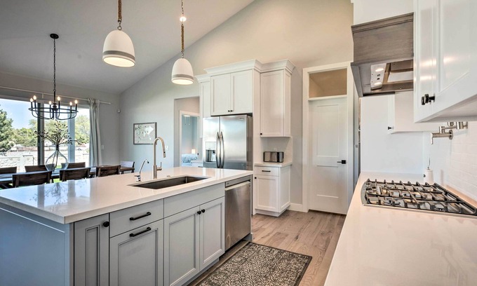 South Jordan House | Modern Group-Friendly Home, 15 Mi to Downtown SLC!