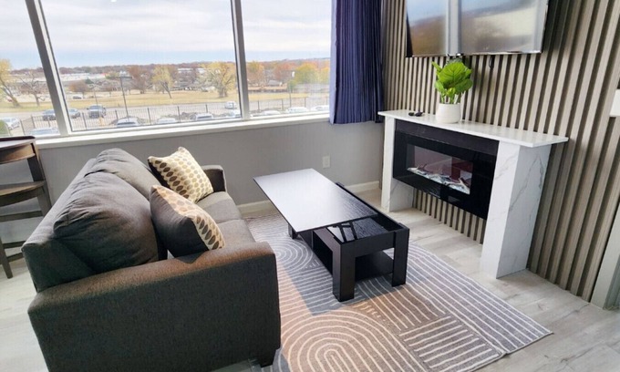 Tulsa Apartment | Modern High-Rise Apartment - 4