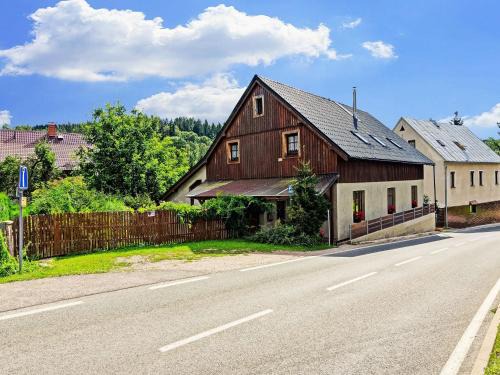Cerny Dul House | Modern Holiday Home in Cerný Dul with Private Garden