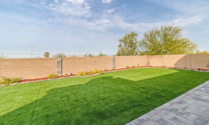Ahwatukee Foothills House | Modern home at the Phoenix South Mountain Park close to everything
