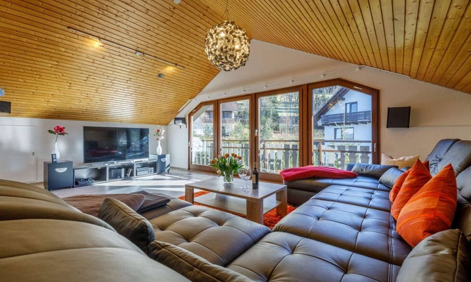 Feldberg House | Modern home - BBQ, Sauna, Whirlpool, fireplace, Wifi, BBQ, fenced, playground, ski run