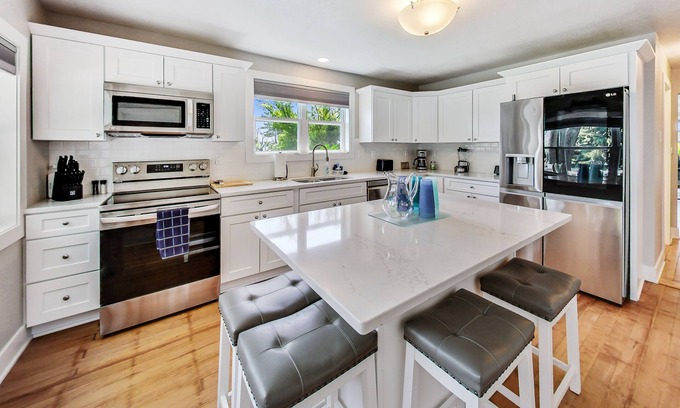 Como House | Modern Home, Fire Pit, Golf Cart Included, Dog Friendly, Sleeps 6