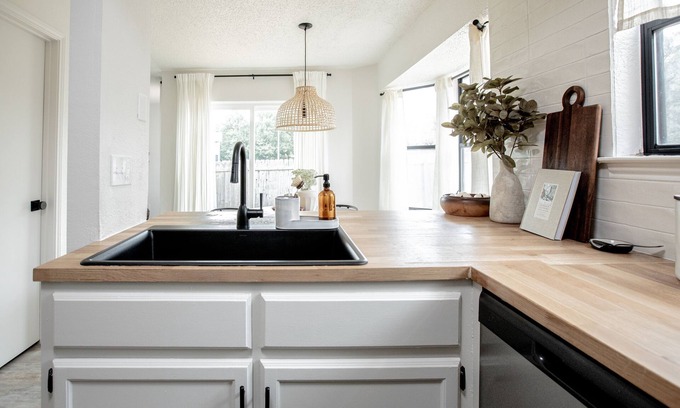 Los Indios House | Modern home in quiet neighborhood - 19 minutes to downtown.