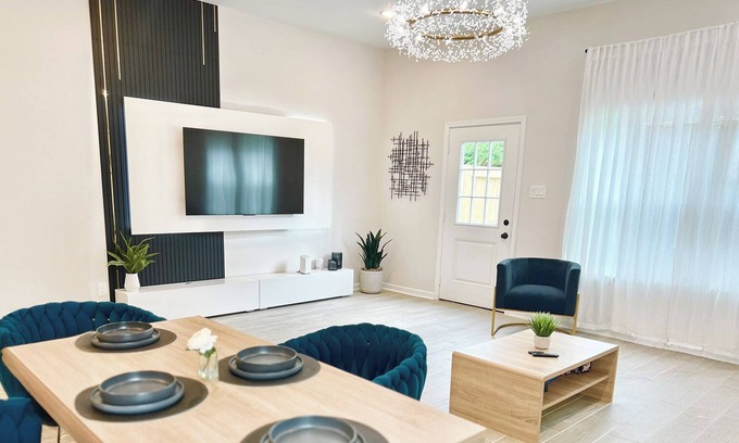 Northside House | Modern Home Near Downtown Houston
