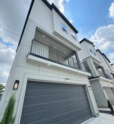 North Houston House | Modern Home Suite, 2BR, Office, Near Galleria
