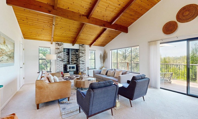 Groveland House | Modern home w/peekaboo lake views, close to marina, two fireplaces, & WiFi