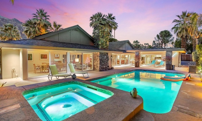 Vista Las Palmas House | Modern Home with Private Pool and Hot Tub!