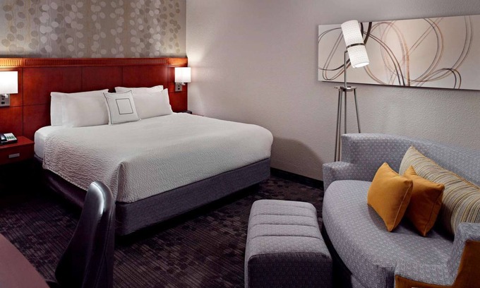 Home Park Hotel | Modern Hotel Stay | Pool, Gym & Free WiFi in Midtown Atlanta