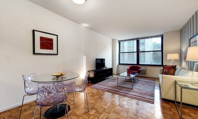 Downtown Jersey City Apartment | Modern Jersey City One Bed in Luxury Building