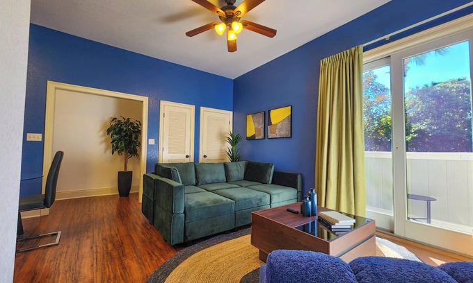 Dune Allen Beach Apartment | Modern King bed Haven/Free parking, Pool, Balcony