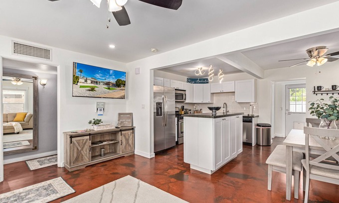 Camelback East House | MODERN LIVING! CAMELBACK EAST-BILTMORE HOME
