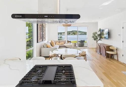 New Haven Apartment | Modern living on the Quinnipiac River