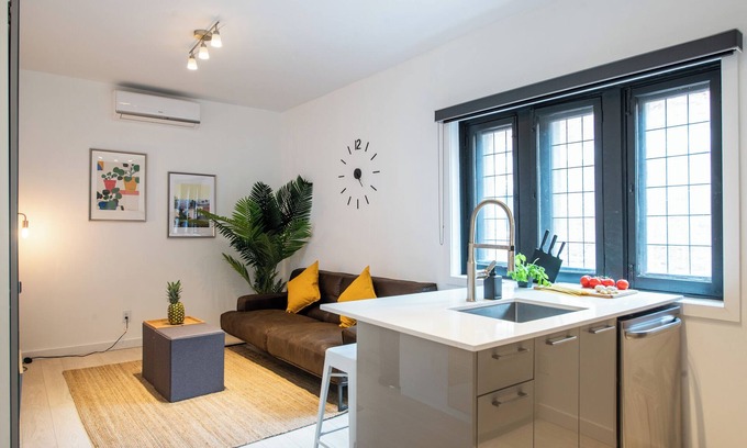 Downtown Montreal Apartment | Modern Loft in Castle Lofts