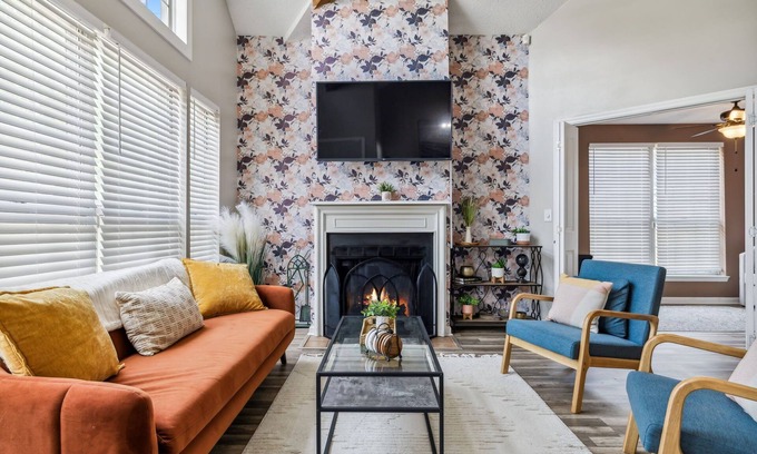 Nashville House | Modern Loft/Minutes from the Airport- Full remodel on bathrooms and Kitchen