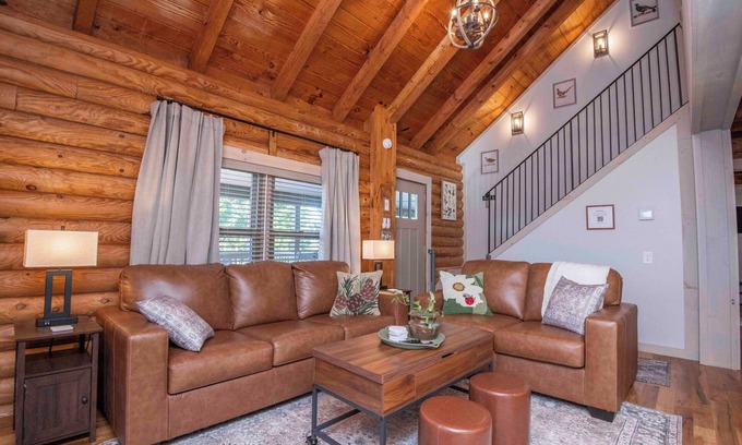 Loudon Cabin | Modern Log Cabin Retreat w/Lake & Dock Access