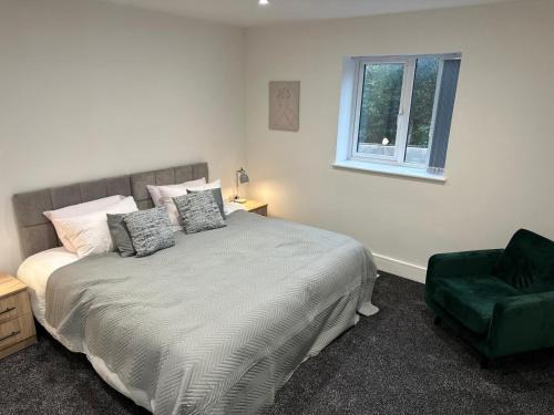 Long Eaton Apartment | Modern Long Eaton Flat - Ideal for Work or Leisure