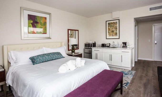 Bankers Hill Hotel | Modern, Luxurious and Prime location All in One