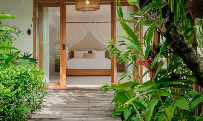 Central Seminyak Villa | Modern & Luxury 4BR Villa in Seminyak w/Fast Wifi