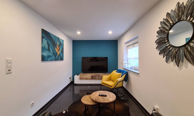 Stammheim Apartment | Modern luxury apartment in Cologne with parking space