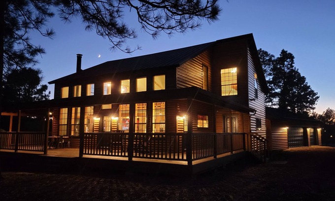 Parks House | Modern luxury cabin at Las Nubes Ranch in Parks!