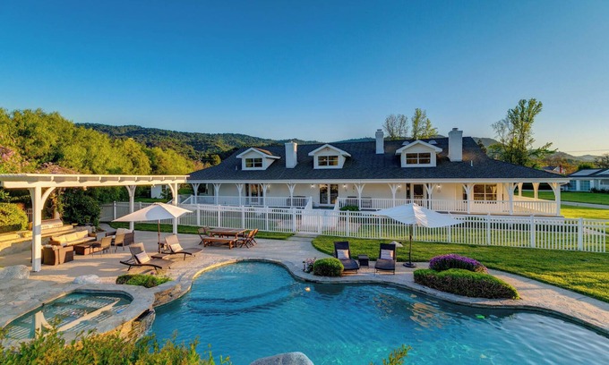 Ojai Other | Modern Luxury Farmhouse Retreat on 10acres -Yoga Studio -hosts 16