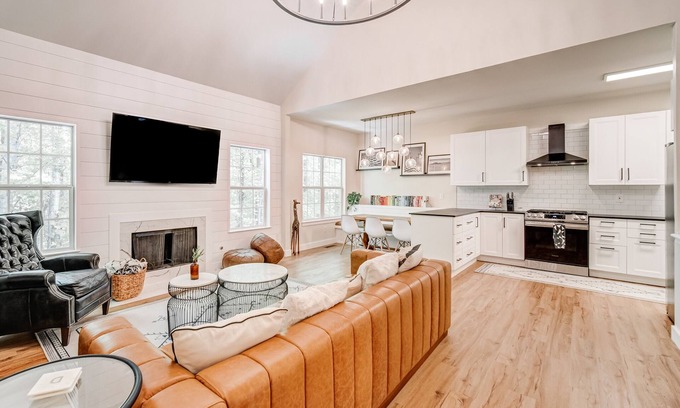 Johns Creek House | Modern luxury furnished rental in Alpharetta. Pet friendly!