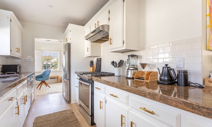 Del Aire House | Modern Luxury in Sunny L.A. Retreat