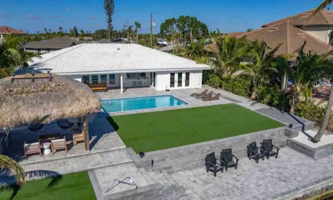 Caloosahatchee Villa | Modern Luxury Villa Gorgeous Views!