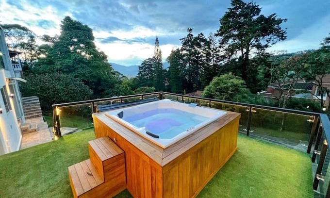 Las Lomas I House | Modern mansionš with jacuzziš¤©, 5BR in Pobladoš