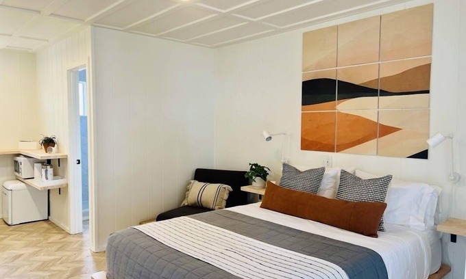 Pinetop Hotel | Modern Motel Suite With Kitchen