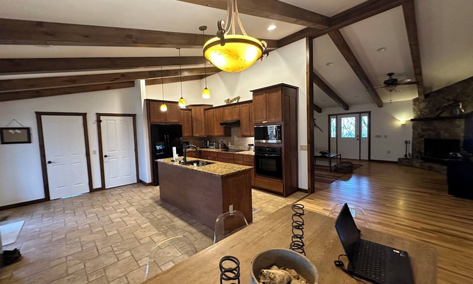 Bryson City House | Modern Mountain, 360 Degree Views, Excellent Location, 5 Star Luxury!