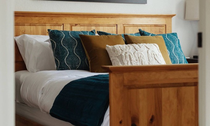 Edwards Condo | Modern Mountain Condo w/Hot Tub