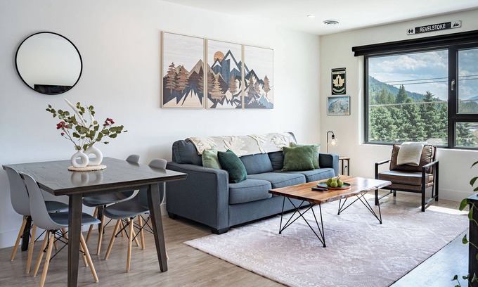 Revelstoke Apartment | Modern Mountain Retreat – Private Hot Tub, BBQ, Family-Friendly