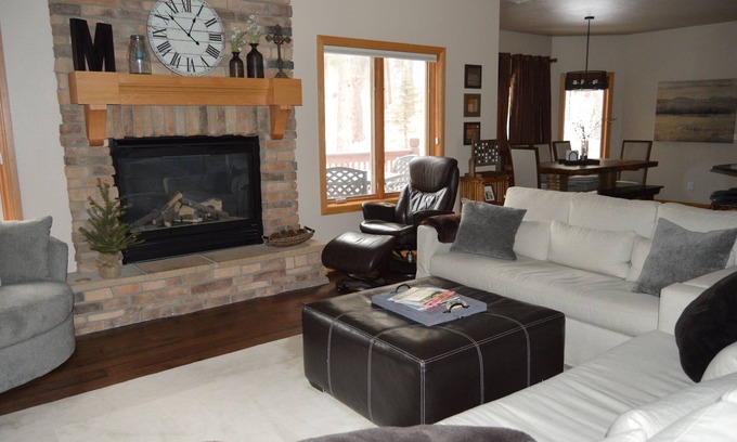 Woodmoor House | Modern Mountain Retreat - Ideal for Family Gatherings - 15 Min from USAFA