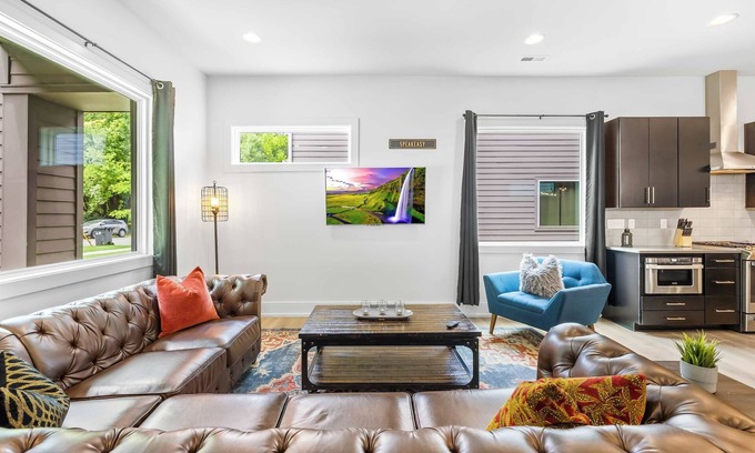 Sugar Creek House | Modern new 4BR Home near NoDa & Downtown