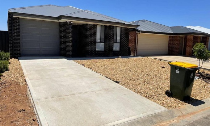 Munno Para House | Modern New 4BR Spacious Peaceful Family Home
