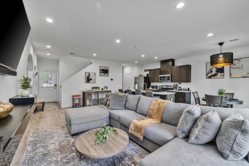 Northside House | Modern New Build Home Yard Bbq Games Desks Wifi