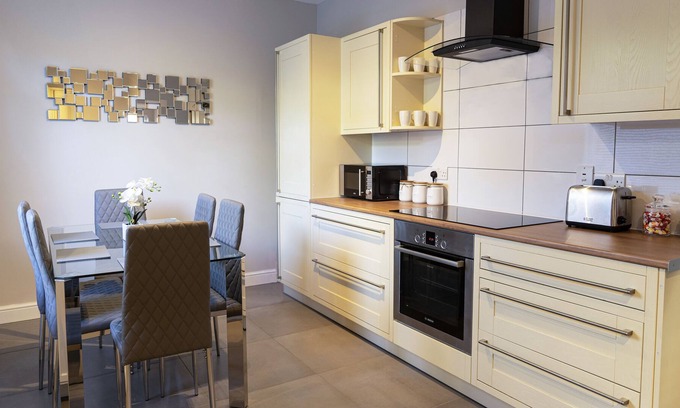 Chapeltown House | Modern Newly Refurbished 3 Bedroom House