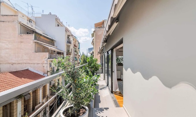 Kinosargous Apartment | Modern Oasis Build on Acropolis Ruins Free Parking