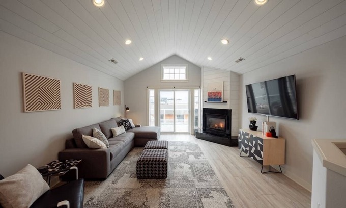 Rockaway Beach House | Modern Oceanview Beach House ☀ Steps To Beach