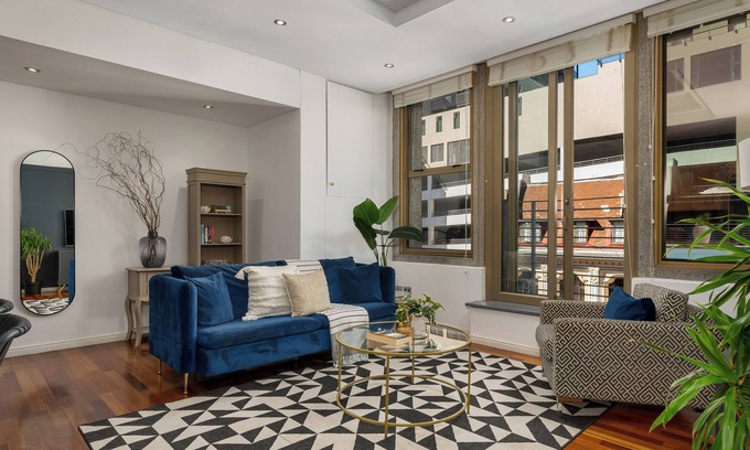Flora Park Apartment | Modern One Bed Apt - Central - Pool