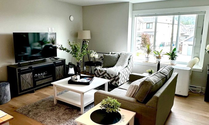 Langford Apartment | Modern One-Bedroom Retreat in Bear Mountain