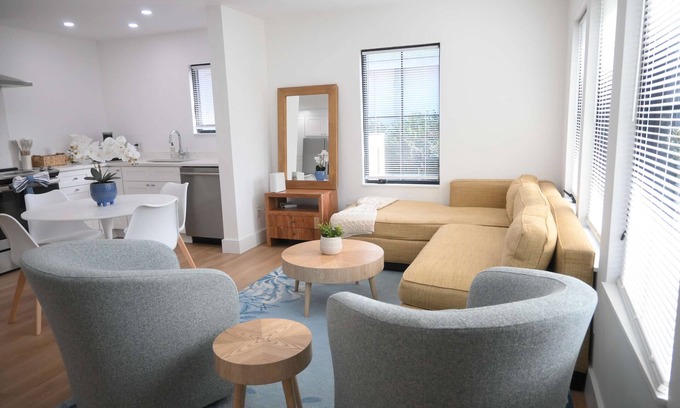 West Ashley House | π‘ Modern Pet-Friendly Duplex Near Downtown Charleston