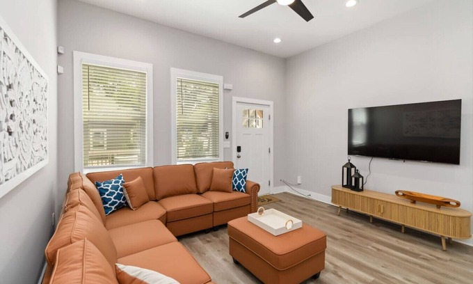 Midtown Apartment | Modern Piedmont Park Retreat
