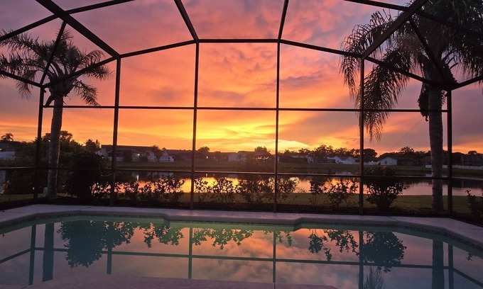 Lakeside Estates House | Modern Pool Home Lake view