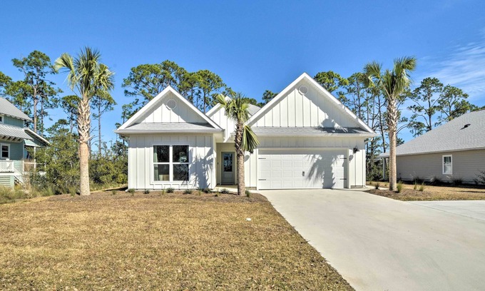 Port St. Joe House | Modern Port St Joe Getaway - Steps to Beach!
