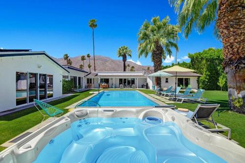 Palm Springs House | Modern Pura Vida - Meredith Lodging