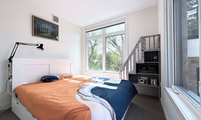 Richmond Hill House | Modern & Quiet Room+Private Bath + Breakfast in Smart Home | 10km to Wonderland