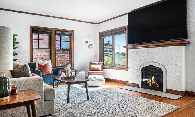 Morton Meadows House | Modern Retreat! Games, BBQ Grill, Close to Downtown!