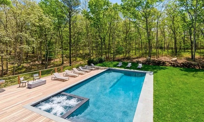 East Hampton House | Modern Retreat - Heated Pool, Jacuzzi, Private Tennis Court, Basketball & Gym